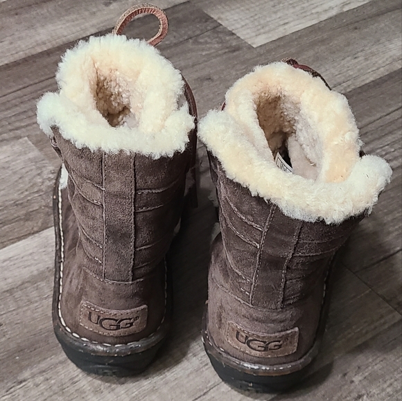 UGG Australia Caspia Women Boots Size 6 - Picture 4 of 11